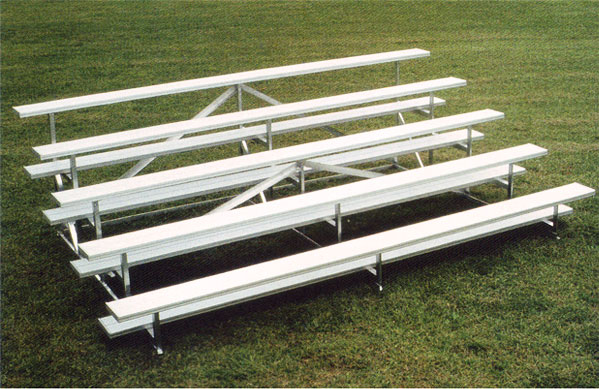 Gradins extérieurs en aluminium 15 pieds (4.57m) - 2 rangés